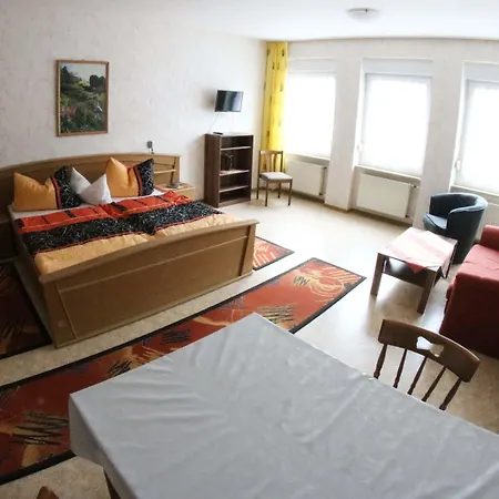 Und - Haus Budinger 4* Alf